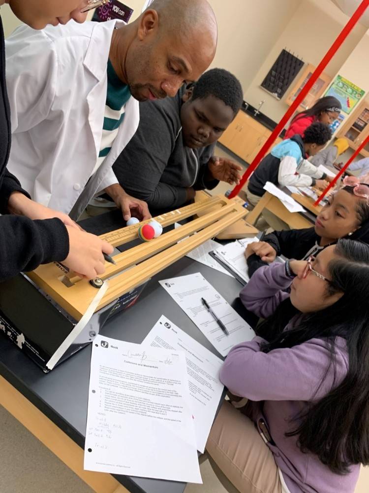 Jonté Lee assisting students in an experiment