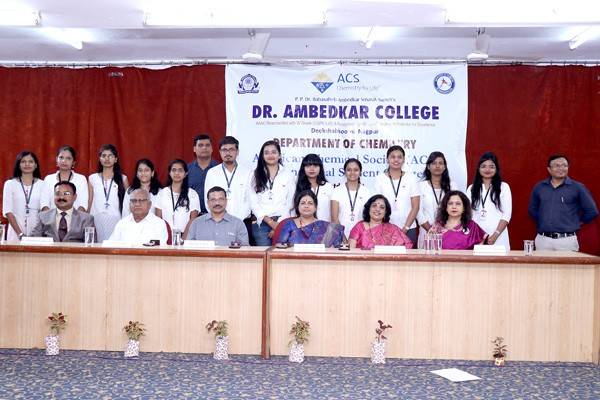 ACS student members with the dignitaries 